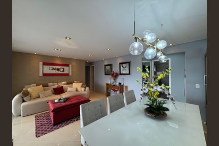 Casa à venda com 167m², 3 quartos e 4 vagas Casa à venda com 167m², 3 quartos e 4 vagasSala