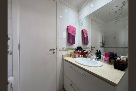 Casa à venda com 167m², 3 quartos e 4 vagas Casa à venda com 167m², 3 quartos e 4 vagasBanheiro da suíte 1