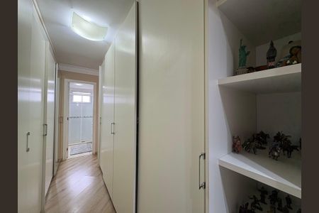 Casa à venda com 167m², 3 quartos e 4 vagas Casa à venda com 167m², 3 quartos e 4 vagasCloset da suíte 3