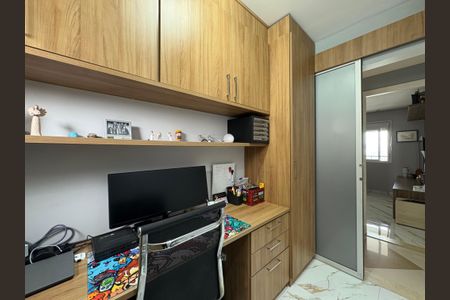 Casa à venda com 167m², 3 quartos e 4 vagas Casa à venda com 167m², 3 quartos e 4 vagasEscritório