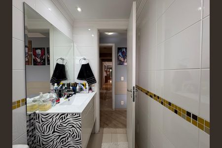 Casa à venda com 167m², 3 quartos e 4 vagas Casa à venda com 167m², 3 quartos e 4 vagasBanheiro da suíte 2