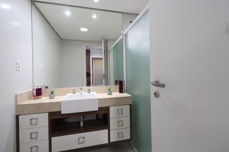 Apartamento à venda com 122m², 2 quartos e 2 vagasBanheiro da Suíte 2