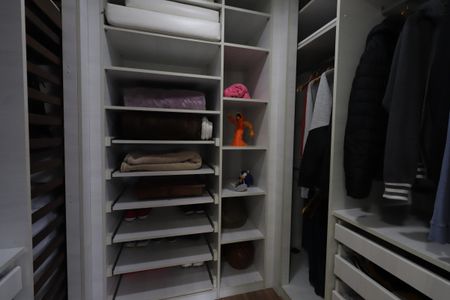 Apartamento à venda com 122m², 2 quartos e 2 vagasCloset da suíte 1