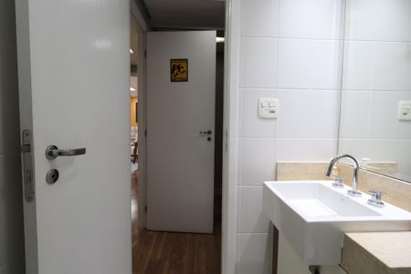 Apartamento à venda com 122m², 2 quartos e 2 vagasBanheiro da Suíte 1