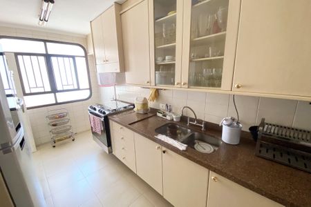 Apartamento para alugar com 205m², 2 quartos e 3 vagas Apartamento para alugar com 205m², 2 quartos e 3 vagasCozinha