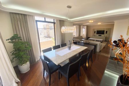 Apartamento para alugar com 205m², 2 quartos e 3 vagas Apartamento para alugar com 205m², 2 quartos e 3 vagasSala de Jantar