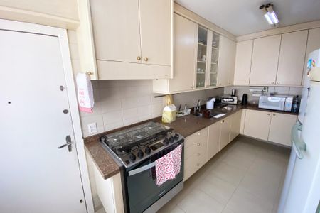 Apartamento para alugar com 205m², 2 quartos e 3 vagas Apartamento para alugar com 205m², 2 quartos e 3 vagasCozinha