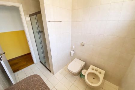Apartamento para alugar com 205m², 2 quartos e 3 vagas Apartamento para alugar com 205m², 2 quartos e 3 vagasBanheiro da Suíte 2