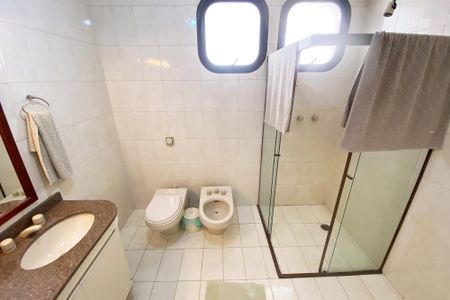 Apartamento para alugar com 205m², 2 quartos e 3 vagas Apartamento para alugar com 205m², 2 quartos e 3 vagasBanheiro da Suíte 1