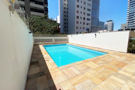 Apartamento para alugar com 205m², 2 quartos e 3 vagas Apartamento para alugar com 205m², 2 quartos e 3 vagasÁrea comum - Piscina
