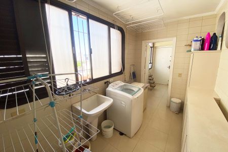 Apartamento para alugar com 205m², 2 quartos e 3 vagas Apartamento para alugar com 205m², 2 quartos e 3 vagasÁrea de Serviço