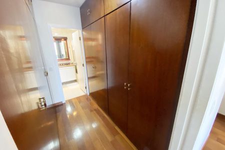 Apartamento para alugar com 205m², 2 quartos e 3 vagas Apartamento para alugar com 205m², 2 quartos e 3 vagasCloset Suíte 3
