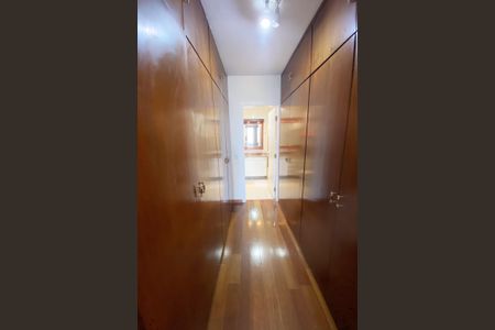 Apartamento para alugar com 205m², 2 quartos e 3 vagas Apartamento para alugar com 205m², 2 quartos e 3 vagasCloset Suíte 3