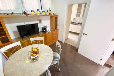 Apartamento para alugar com 205m², 2 quartos e 3 vagas Apartamento para alugar com 205m², 2 quartos e 3 vagasCopa