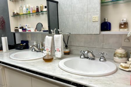 Apartamento à venda com 280m², 5 quartos e 1 vagaBanheiro da Suíte