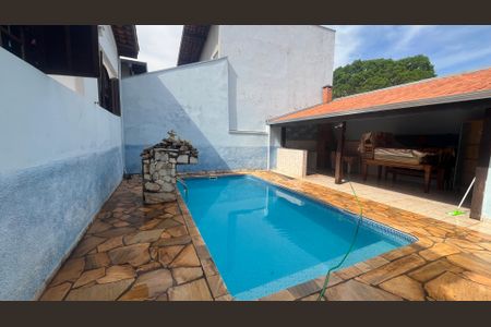 Casa à venda com 260m², 3 quartos e 2 vagasÁrea Externa