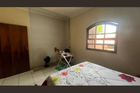 Casa à venda com 260m², 3 quartos e 2 vagasSuíte