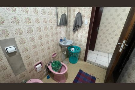 Casa à venda com 260m², 3 quartos e 2 vagasBanheiro