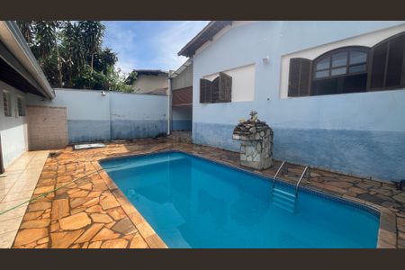 Casa à venda com 260m², 3 quartos e 2 vagasÁrea Externa