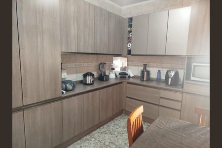 Casa à venda com 320m², 3 quartos e 7 vagas Casa à venda com 320m², 3 quartos e 7 vagasCozinha