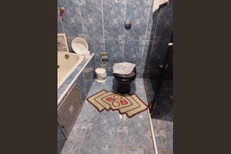 Banheiro de casa à venda com 3 quartos, 320m² em Quitaúna, Osasco