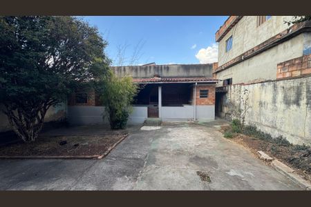 Casa à venda com 360m², 4 quartos e 3 vagas Casa à venda com 360m², 4 quartos e 3 vagasÁrea Externa