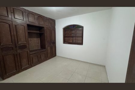 Casa à venda com 360m², 4 quartos e 3 vagas Casa à venda com 360m², 4 quartos e 3 vagasQuarto 2