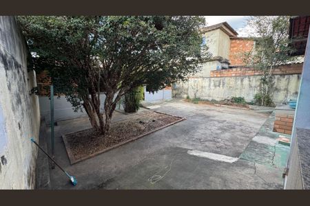 Casa à venda com 360m², 4 quartos e 3 vagas Casa à venda com 360m², 4 quartos e 3 vagasÁrea Externa