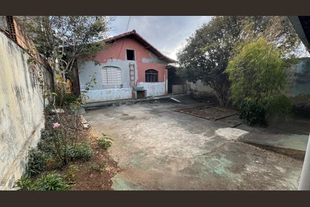 Casa à venda com 360m², 4 quartos e 3 vagas Casa à venda com 360m², 4 quartos e 3 vagasÁrea Externa