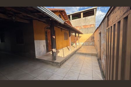 Casa à venda com 360m², 4 quartos e 3 vagas Casa à venda com 360m², 4 quartos e 3 vagasÁrea Externa