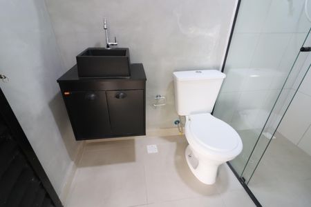 Banheiro de kitnet/studio para alugar com 1 quarto, 23m² em Presidente Altino, Osasco