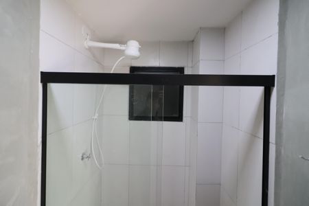 Banheiro de kitnet/studio para alugar com 1 quarto, 23m² em Presidente Altino, Osasco