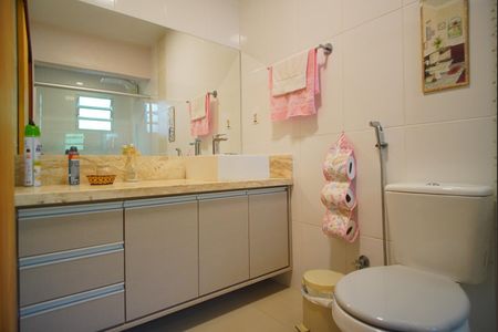 Casa à venda com 300m², 4 quartos e sem vagaBanheiro da Suíte 1