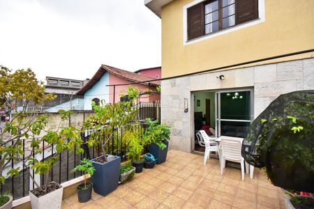 Sacada de casa para alugar com 3 quartos, 137m² em Jardim Cláudia, São Paulo