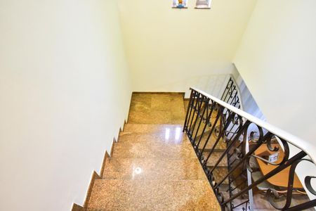 Casa para alugar com 137m², 3 quartos e 3 vagasEscada