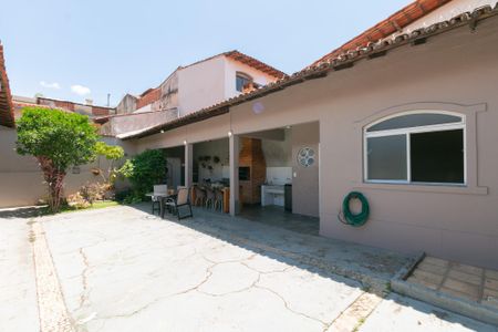 Casa à venda com 360m², 3 quartos e 4 vagasÁrea Externa