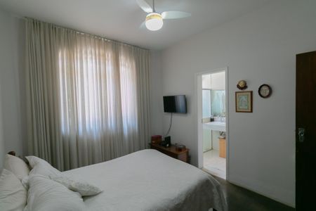 Casa à venda com 360m², 3 quartos e 4 vagasSuíte