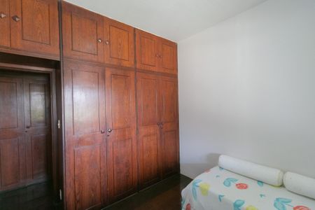 Casa à venda com 360m², 3 quartos e 4 vagasQuarto 2