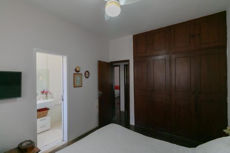 Casa à venda com 360m², 3 quartos e 4 vagasSuíte