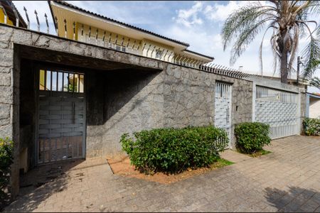 Casa à venda com 420m², 5 quartos e 4 vagasFachada
