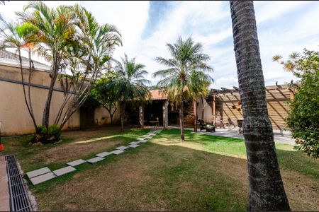 Casa à venda com 420m², 5 quartos e 4 vagasQuintal