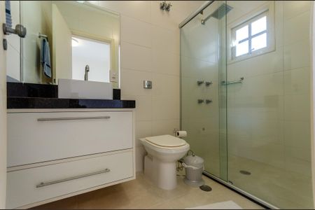 Casa à venda com 420m², 5 quartos e 4 vagasBanheiro da Suíte 1