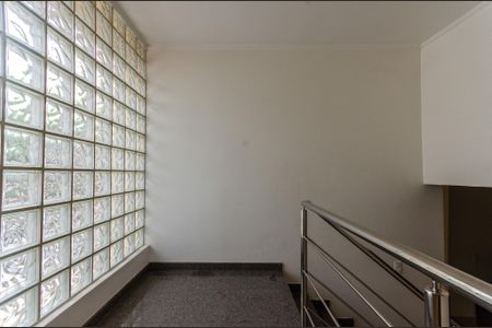 Casa à venda com 420m², 5 quartos e 4 vagasEscada