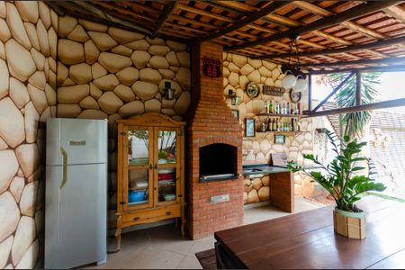 Casa à venda com 420m², 5 quartos e 4 vagasChurrasqueira