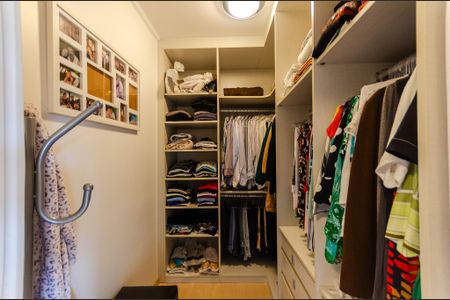 Casa à venda com 420m², 5 quartos e 4 vagasSuíte 2 - Closet