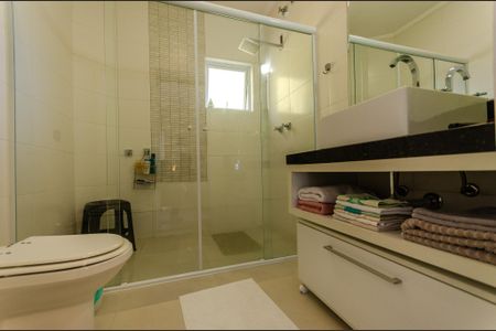 Casa à venda com 420m², 5 quartos e 4 vagasBanheiro da Suíte 2