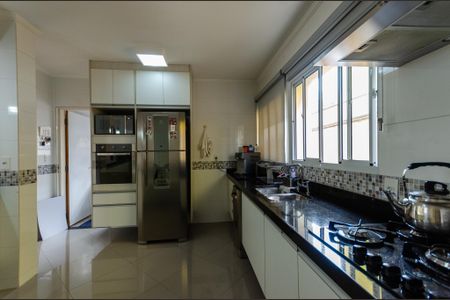 Casa à venda com 420m², 5 quartos e 4 vagasCozinha
