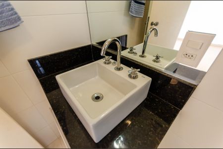 Casa à venda com 420m², 5 quartos e 4 vagasBanheiro da Suíte 1