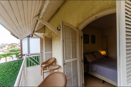 Casa à venda com 420m², 5 quartos e 4 vagasSuíte 2 - Varanda