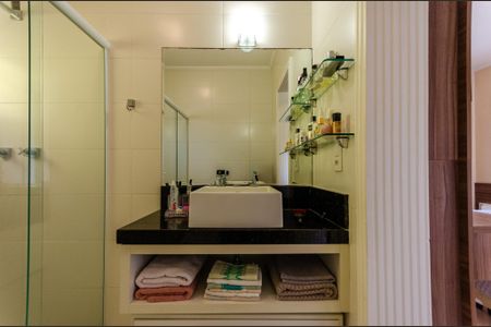 Casa à venda com 420m², 5 quartos e 4 vagasBanheiro da Suíte 2